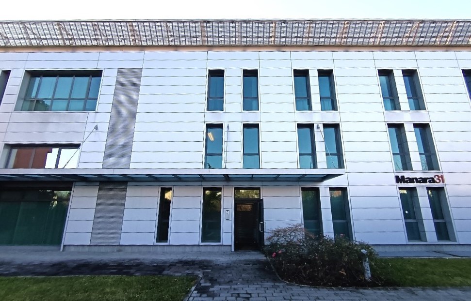 Splendido open-space con soppalco e possibilità box spazio commerciale open space con annessi boxes