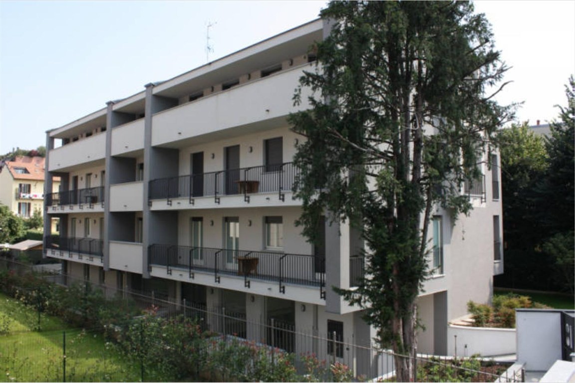 VENDESI SPLENDIDO BILOCALE MANSARDATO CON AMPIO TERRAZZO